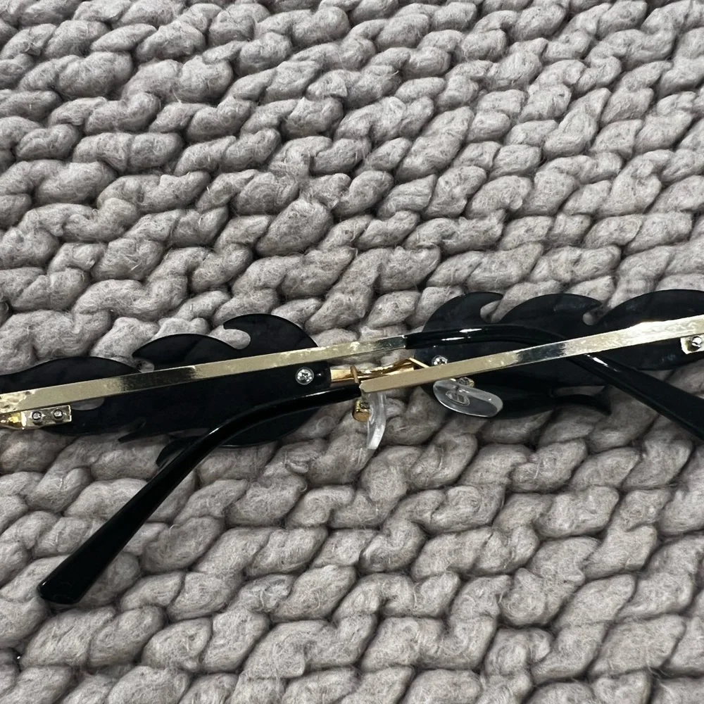 FLAMES SUNGLASSES - Picture 3 of 3